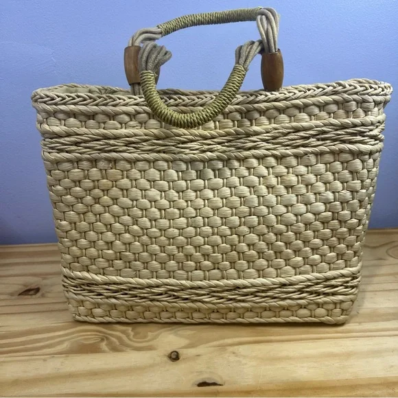 Fossil Straw Tote - Picture 3 of 10
